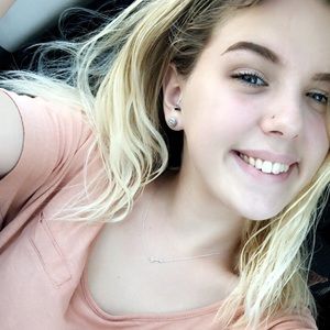 Meet your Posher, Caitlin